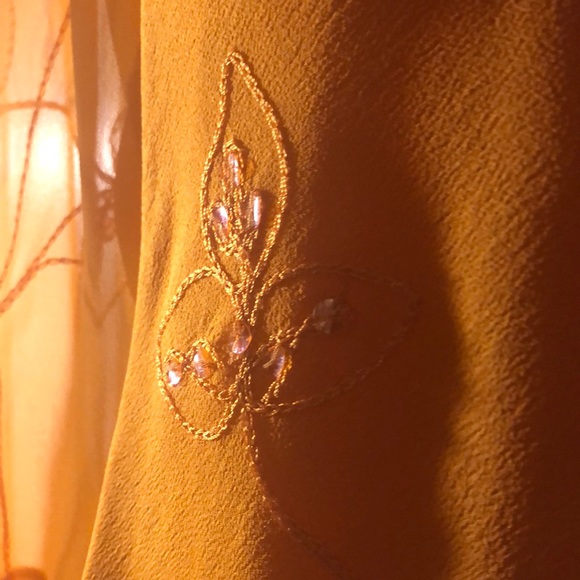 Sheer sleeve top - Picture 5 of 5